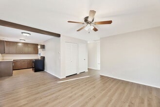 6020 N East Park View St in Park City, KS - Foto de edificio - Building Photo