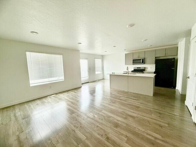 8522 W Beckville Dr in Magna, UT - Building Photo - Building Photo