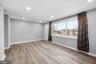 7911 Bank St in Baltimore, MD - Foto de edificio - Building Photo