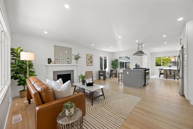 property at 652 Myrtle Ave