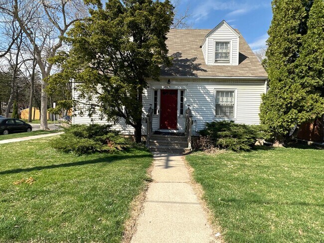 property at 722 W Olin Ave