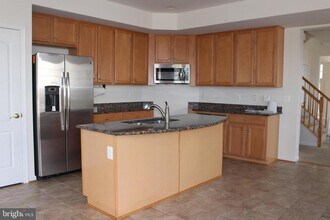 13570 Village Green Dr in Leesburg, VA - Building Photo - Building Photo