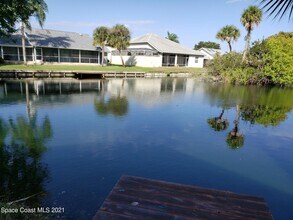 2575 Palm Lake Dr in Merritt Island, FL - Building Photo - Building Photo