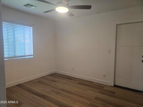 2333 N 12th St, Unit B1 in Phoenix, AZ - Building Photo - Building Photo