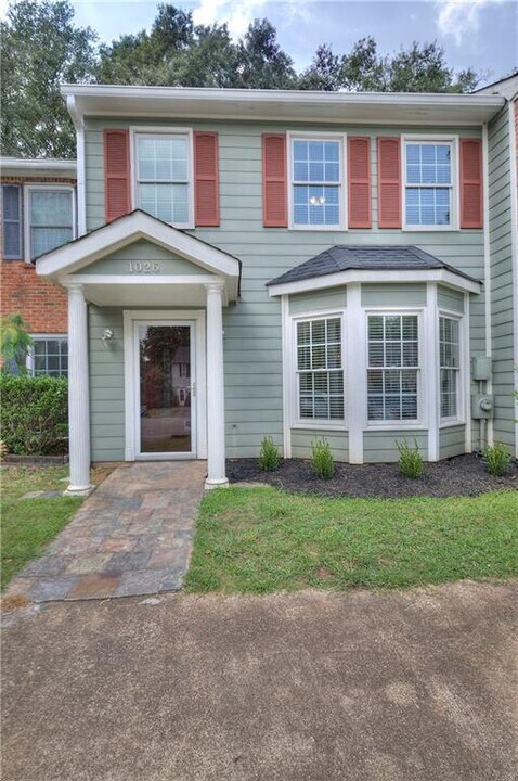 1026 Windy Oaks Ct in Smyrna, GA - Foto de edificio