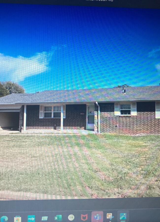 property at 517 Cottonwood Ln