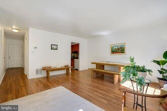 6356 Shaundale Dr in Springfield, VA - Building Photo - Building Photo