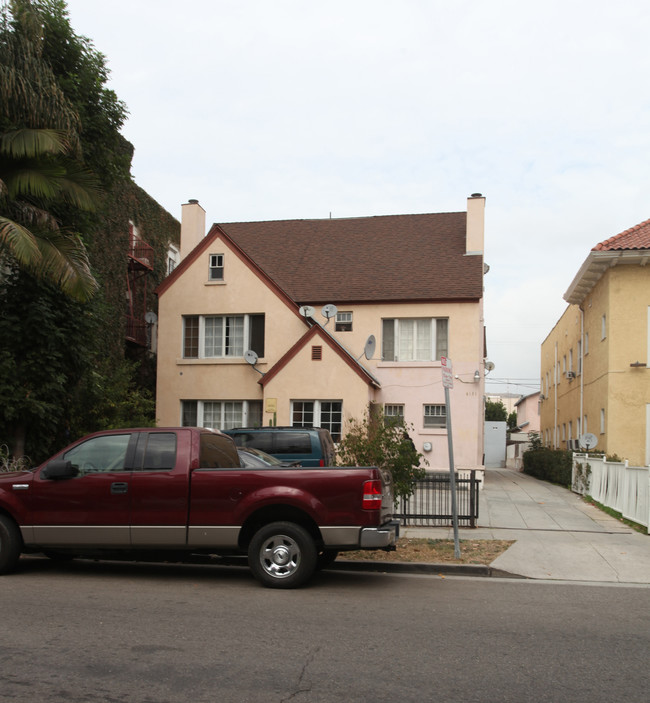 6131 Afton Pl in Los Angeles, CA - Foto de edificio - Building Photo