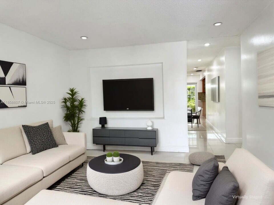 2322 SW 106th Ct in Miami, FL - Building Photo