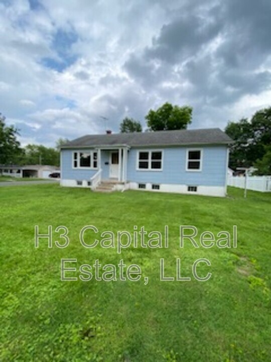 212 N Edison St in Freeburg, IL - Building Photo