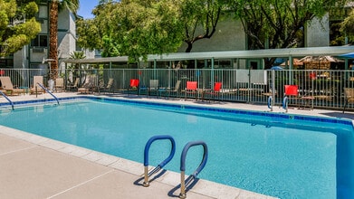 Holiday Montara Meadows in Las Vegas, NV - Building Photo - Building Photo