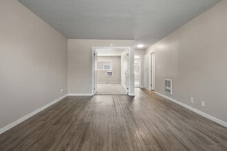 Northview in Turlock, CA - Foto de edificio - Building Photo