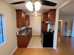 1319 E California Ave, Unit B in Glendale, CA - Building Photo - Building Photo