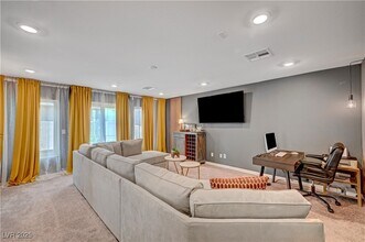 7756 Seville Estates Ct in Las Vegas, NV - Foto de edificio - Building Photo