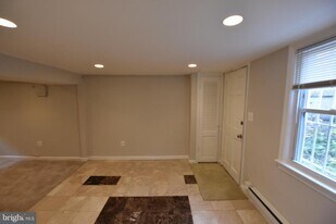 909 Maplewood Ave in Takoma Park, MD - Building Photo