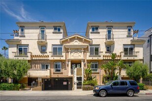 11323 Huston St in North Hollywood, CA - Building Photo