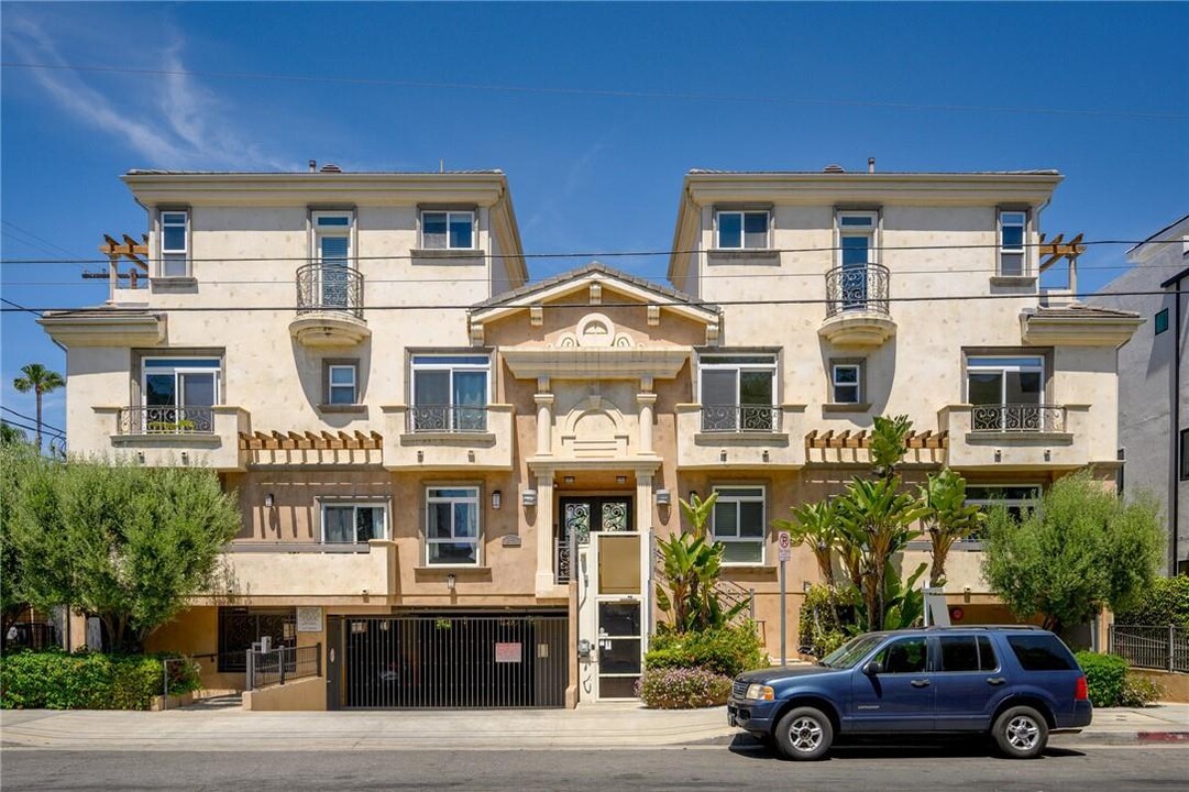 11323 Huston St in North Hollywood, CA - Building Photo