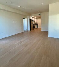 14535 Weddington St in Los Angeles, CA - Foto de edificio - Building Photo