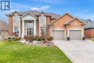 1585 Stoneybrook Crescent in Windsor, ON - Building Photo