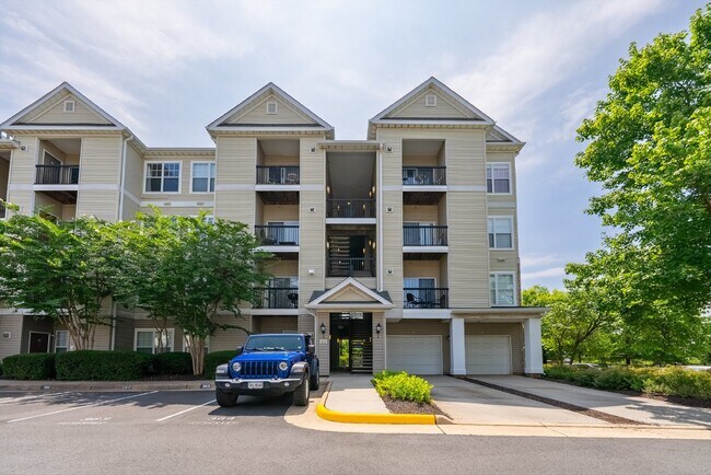 5123 Travis Edward Way in Centreville, VA - Building Photo - Building Photo