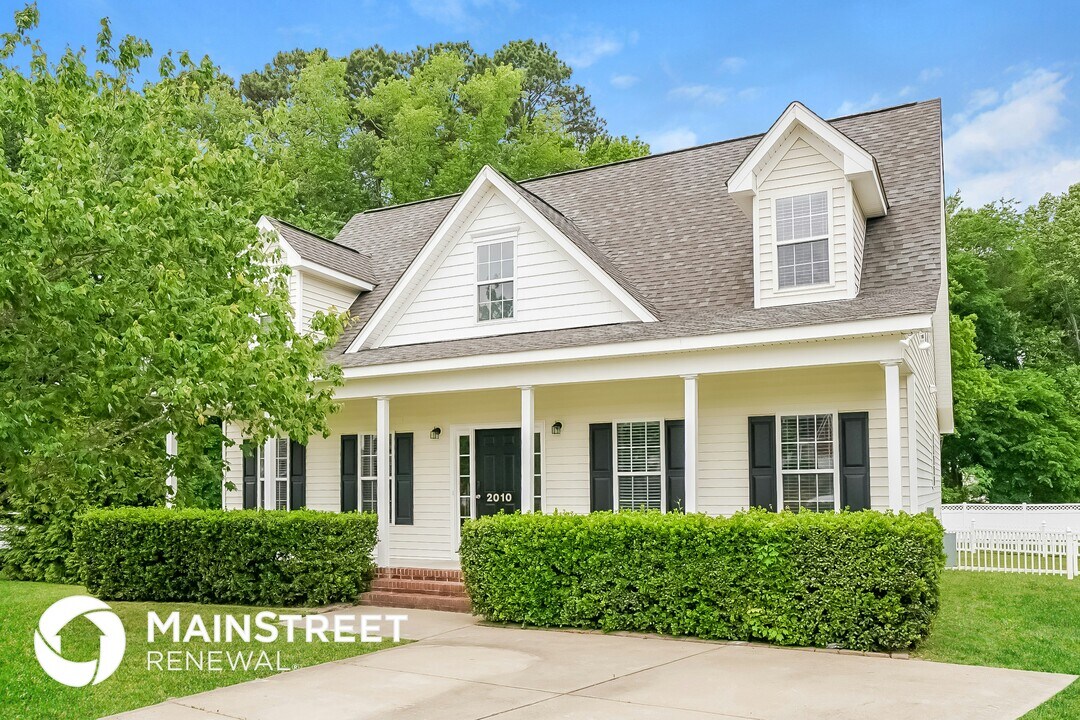 2010 Wild Iris Dr in Zebulon, NC - Building Photo