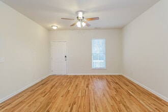 7400 Gilead Rd in Huntersville, NC - Foto de edificio - Building Photo