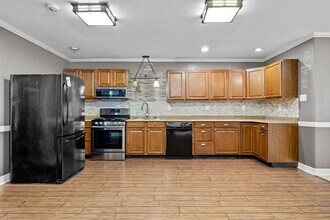 7648 Broadview Dr in Houston, TX - Building Photo - Building Photo