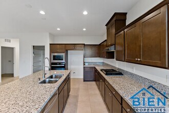 1227 Las Rosas Ave in Clovis, CA - Building Photo - Building Photo