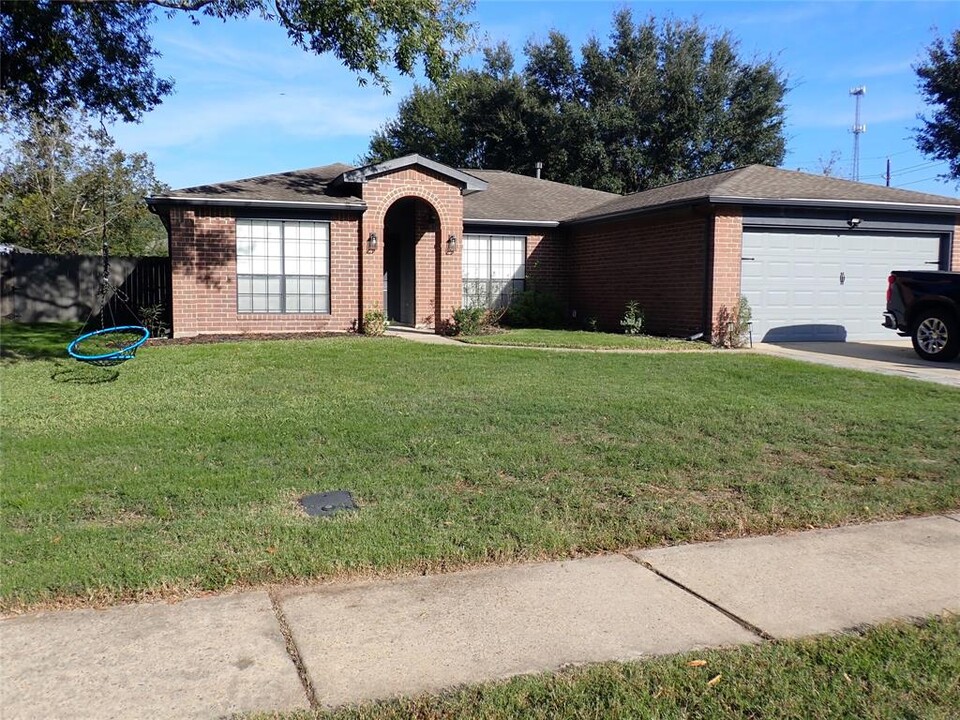 28806 Fox Canyon in Spring, TX - Building Photo