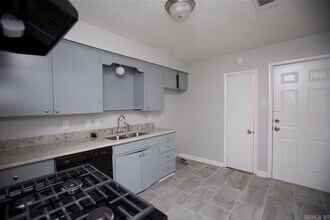 9110 Woodford Dr in Little Rock, AR - Building Photo - Building Photo