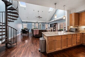 811 W Superior St in Chicago, IL - Building Photo - Building Photo