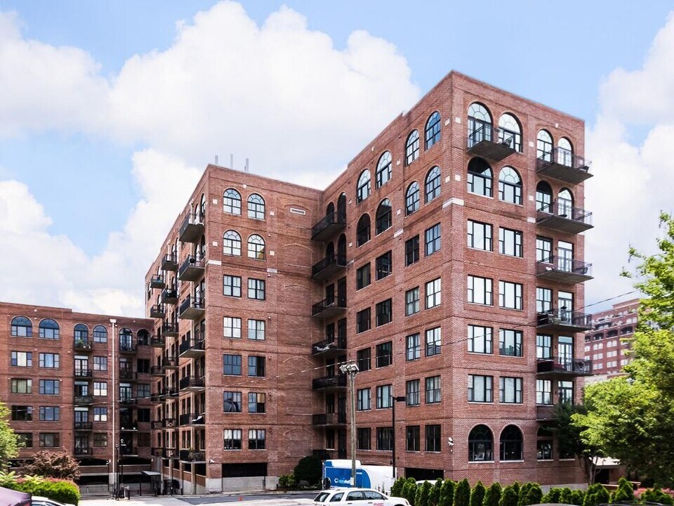 3235 Roswell Rd in Atlanta, GA - Building Photo