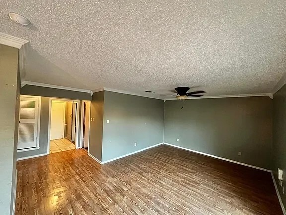 1204 S Cedar St in Brownfield, TX - Foto de edificio - Building Photo