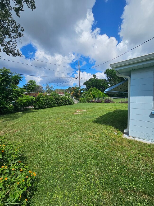 5023 Overlook Dr in New Port Richey, FL - Building Photo - Building Photo