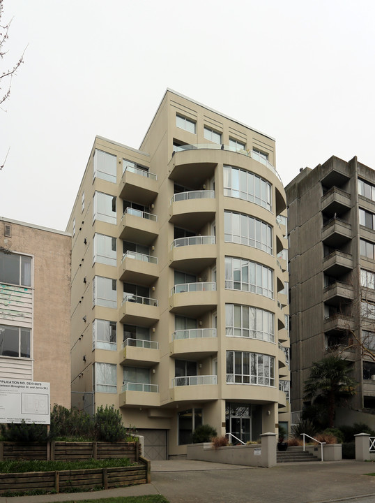 Fionna Court in Vancouver, BC - Building Photo