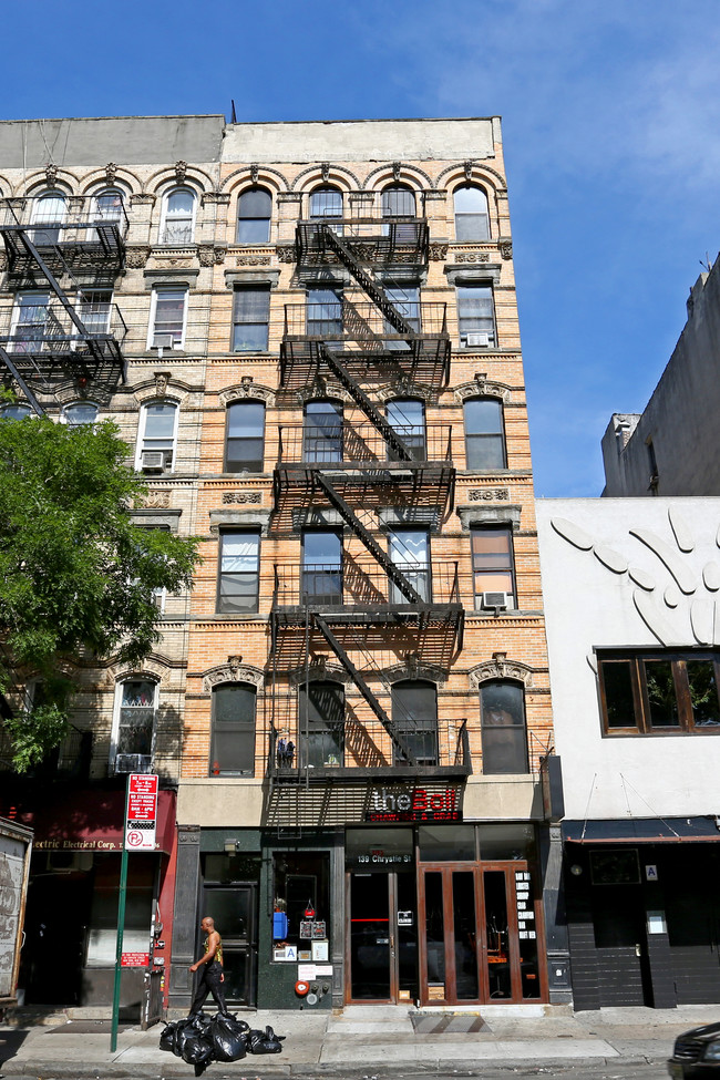 139 Chrystie St in New York, NY - Building Photo - Building Photo