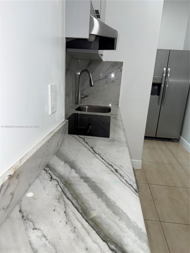 465 E 58th St in Hialeah, FL - Building Photo - Building Photo
