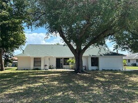 3705 SE 18th Pl in Cape Coral, FL - Building Photo