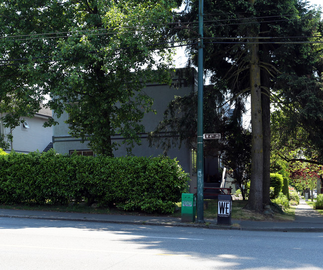 2010 Larch St in Vancouver, BC - Building Photo - Primary Photo