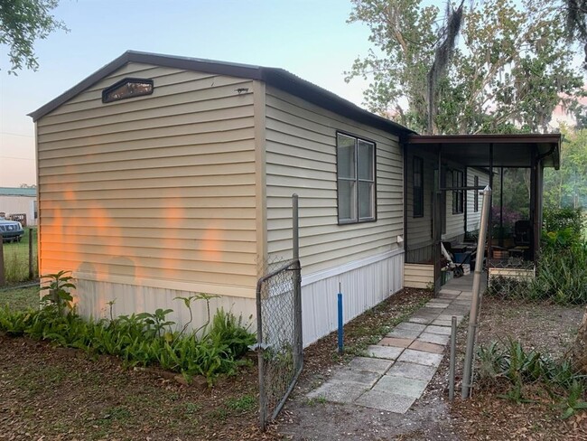3315 Tom Matthews Rd in Lakeland, FL - Foto de edificio - Building Photo