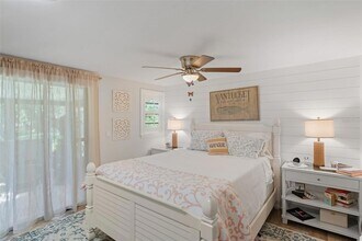 1980 Tahitian Pl in Dunedin, FL - Foto de edificio - Building Photo