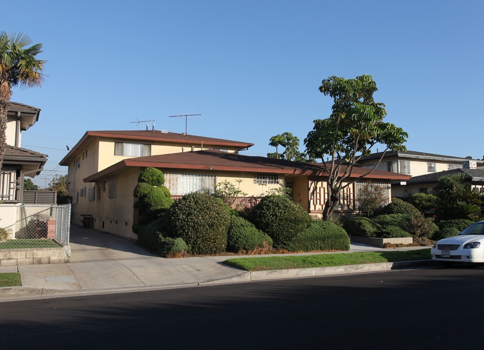 3768 S Bronson Ave in Los Angeles, CA - Building Photo