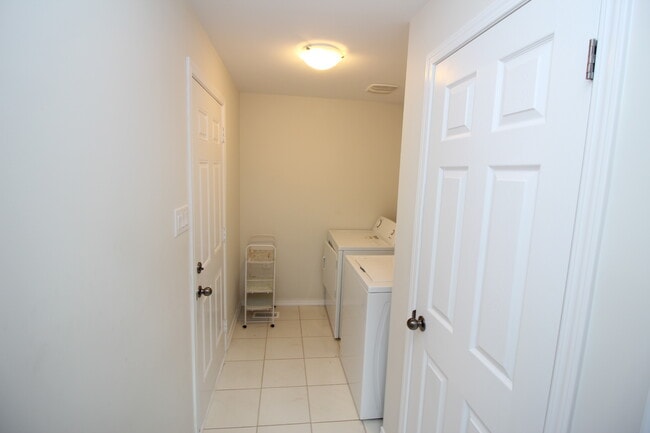 8287 Tulip Tree Dr in Niagara Falls, ON - Building Photo - Building Photo