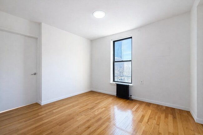 401 E 68th St in New York, NY - Building Photo - Building Photo