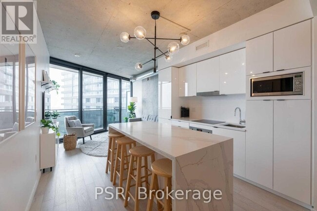 property at 21-721 Lawren Harris Square