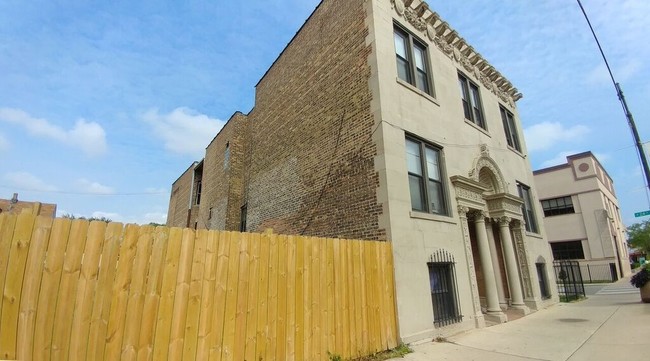 2434 S Pulaski Rd in Chicago, IL - Building Photo - Building Photo