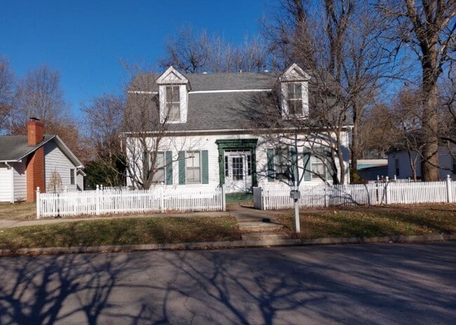 property at 306 E Cypress St