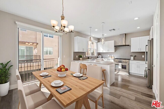 4377 Paxton Pl in Calabasas, CA - Building Photo - Building Photo