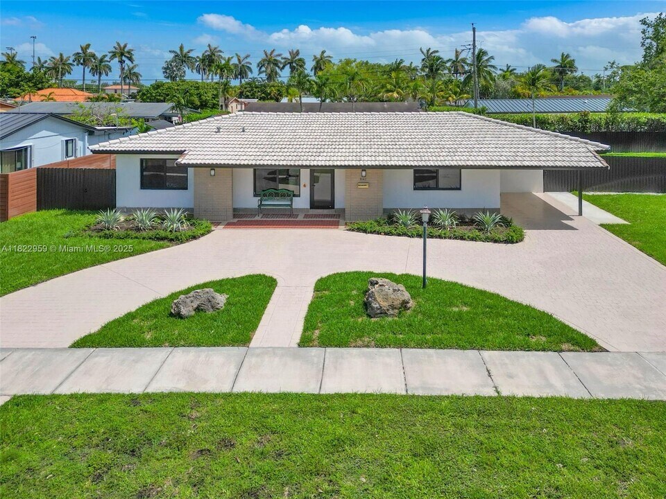 9140 SW 45th Ter in Miami, FL - Building Photo