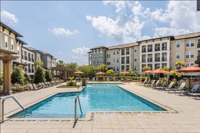 460 Seven Farms Drive in Charleston, SC - Building Photo - Building Photo